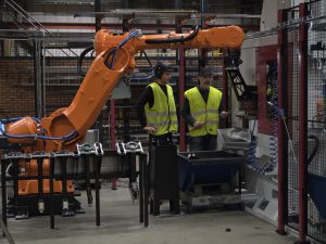 Genomgång av robotcellen inför produktionsstart.